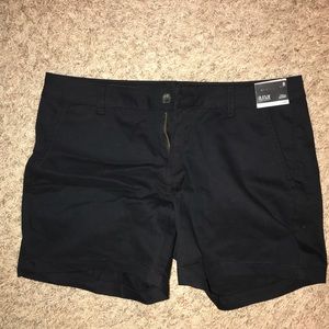 A.N.A. Twill black shorts